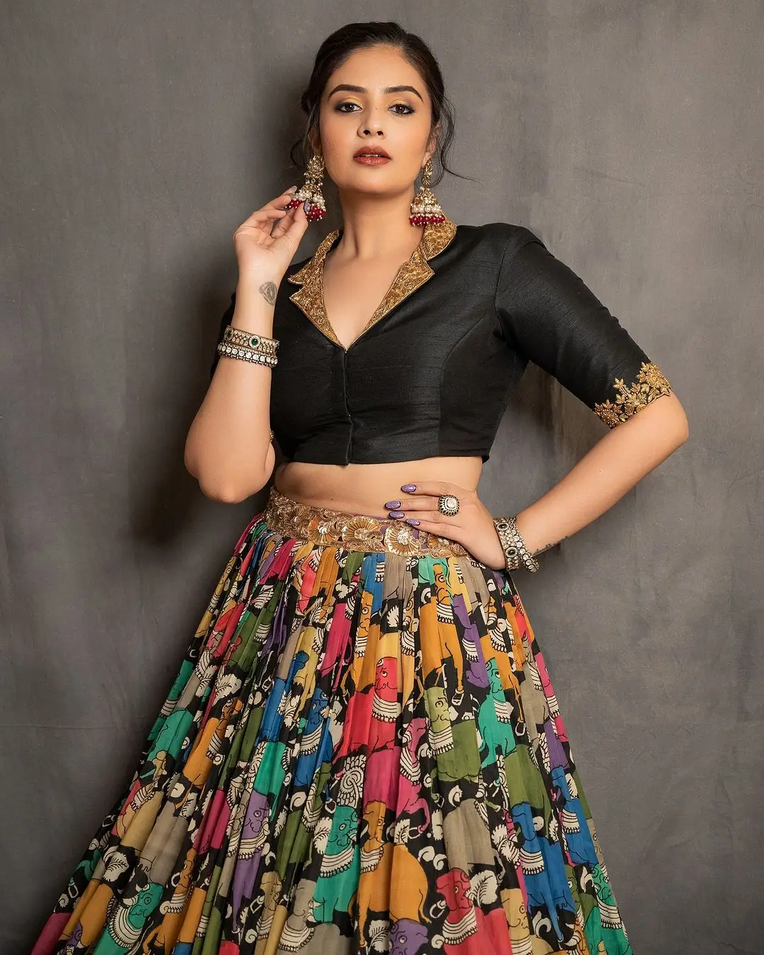 Maa TV Anchor Sreemukhi in Black Lehenga Choli